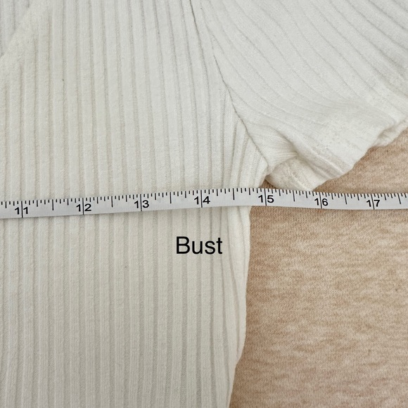 Zara Women’s Cream Ribbed V-Neck Button Viscose Crop Top Size L - Picture 7 of 11